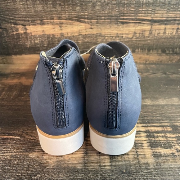 NWOT Women’s Platform Sandals with Navy Crisscross Straps Sz 8M - Picture 3 of 6